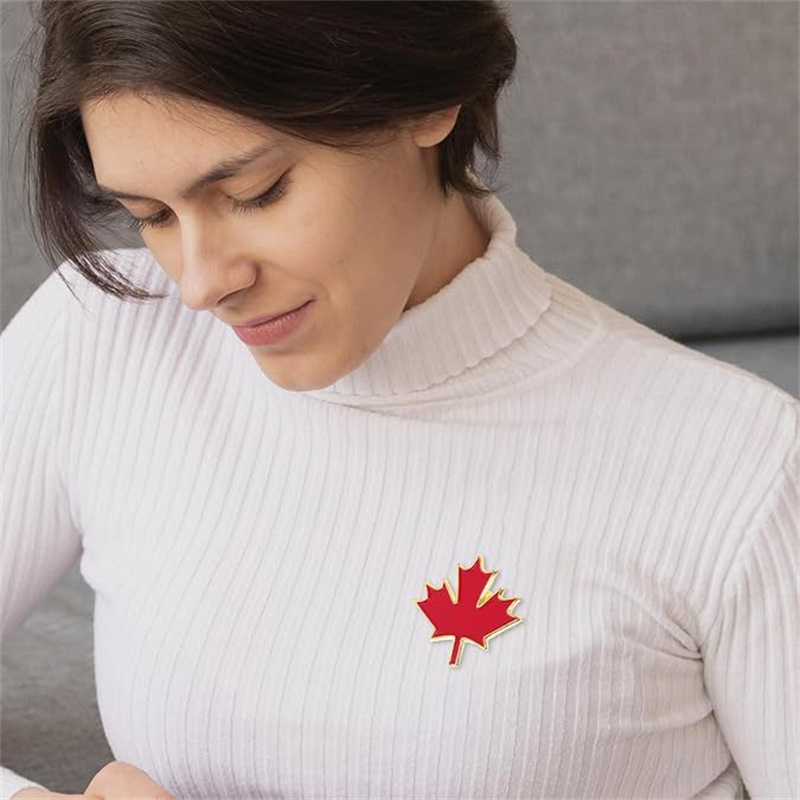 Red Canada Maple Leaf Brooches - Women'S Accessories Canada recension och pris