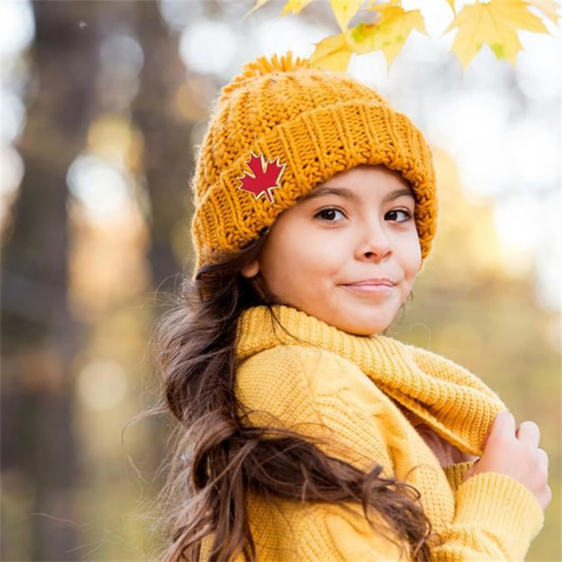 Red Canada Maple Leaf Brooches - Women'S Accessories Canada recension och pris