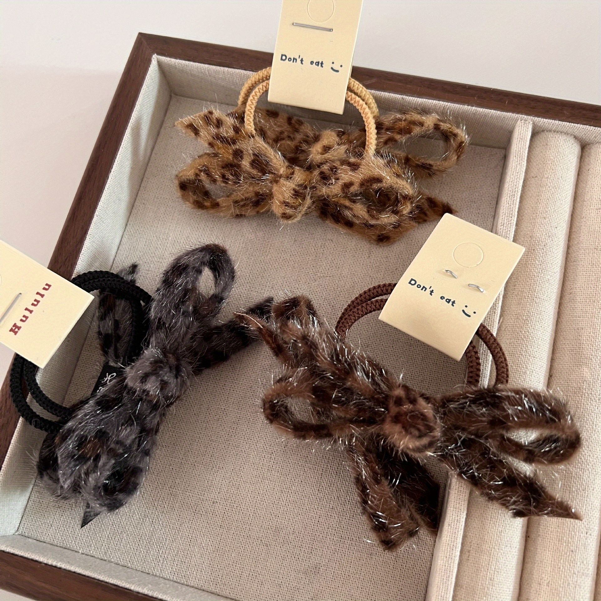 Luxury Leopard Hair Set - Sati - Scrunchie Satin Set recension och pris