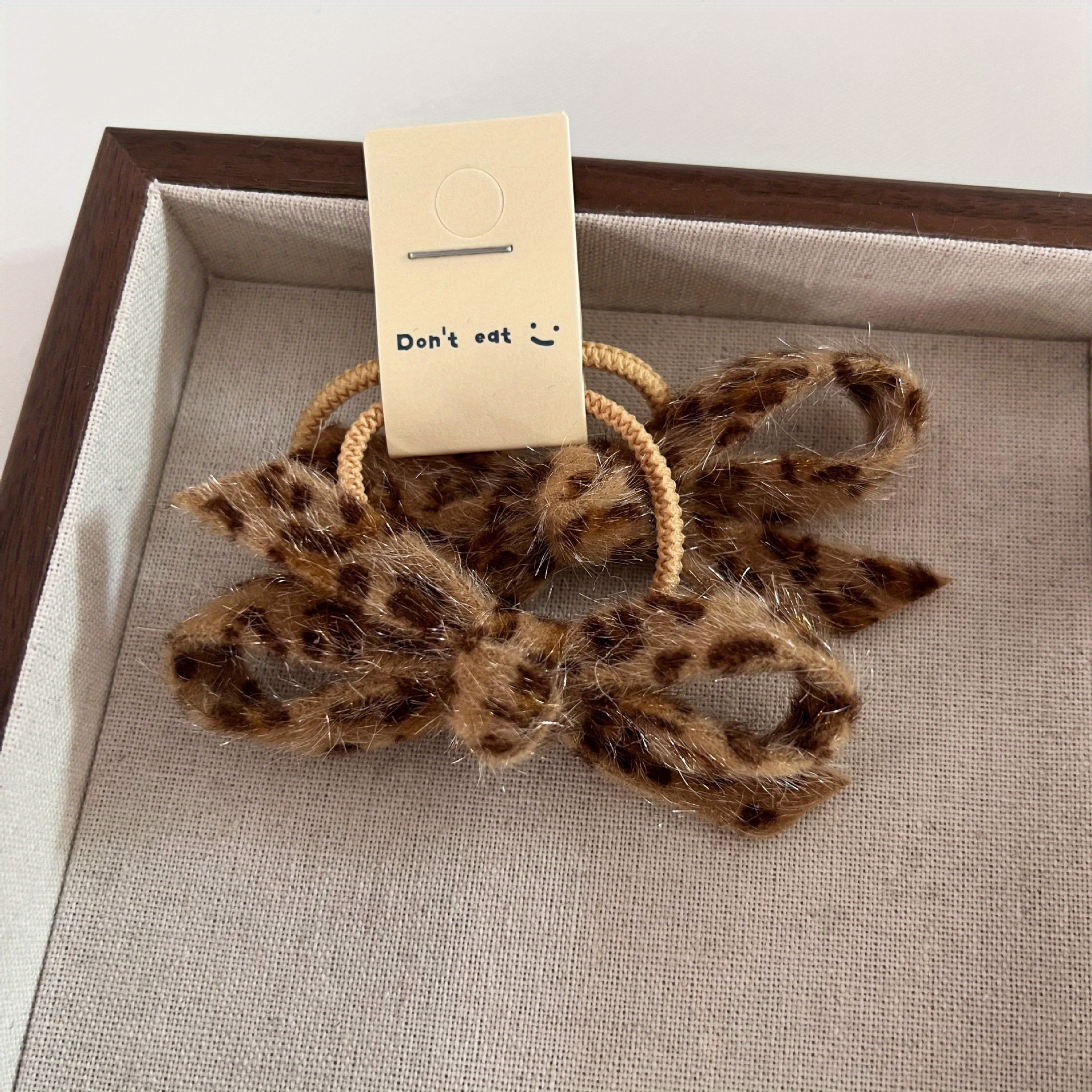 Luxury Leopard Hair Set - Sati - Scrunchie Satin Set recension och pris