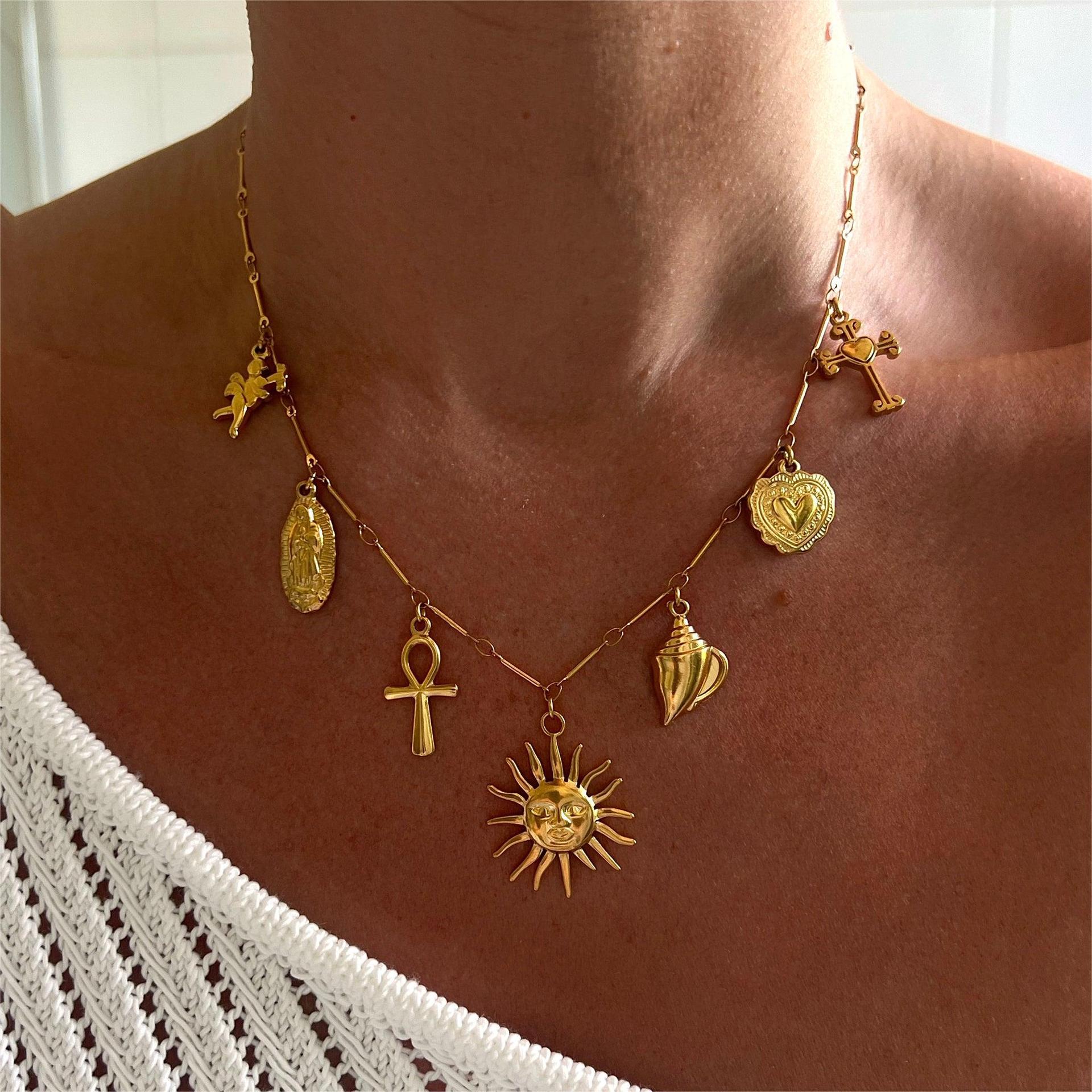 Dainty Sun Moon Star Cross Evi - Charm Necklace Dainty recension och pris