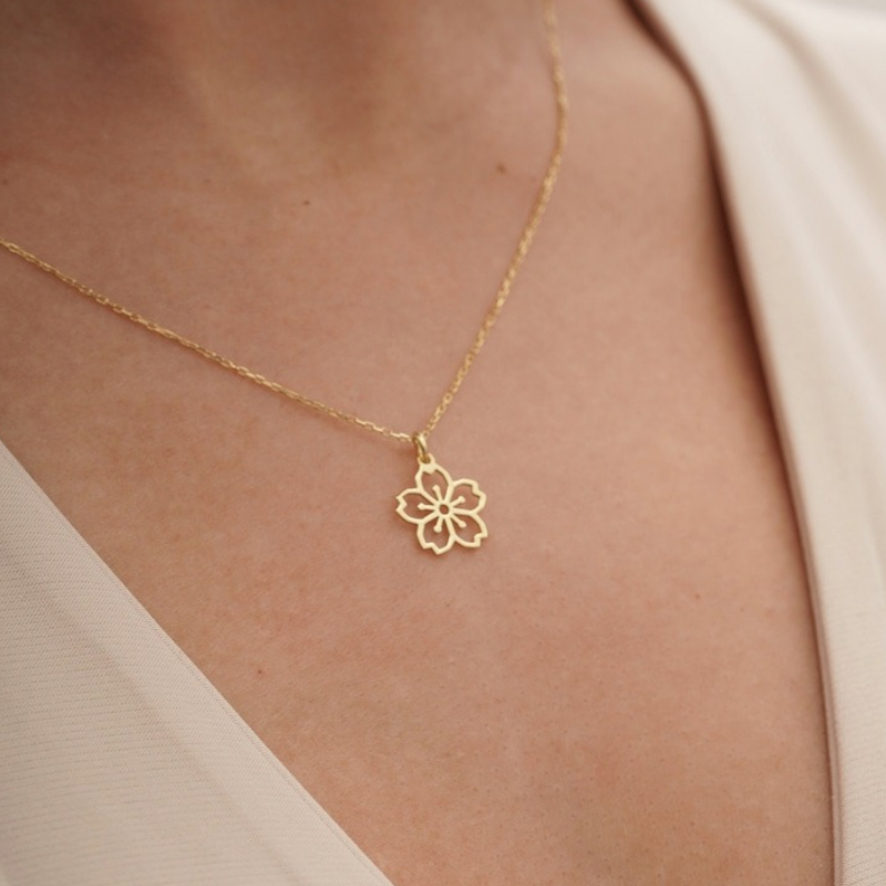 Dainty Sakura Flower Charm Nec - Charm Necklace Dainty recension och pris